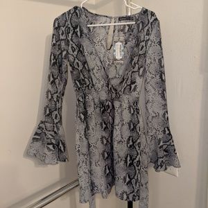 Snake Print Belted Dress w Flare Sleeves (petite)